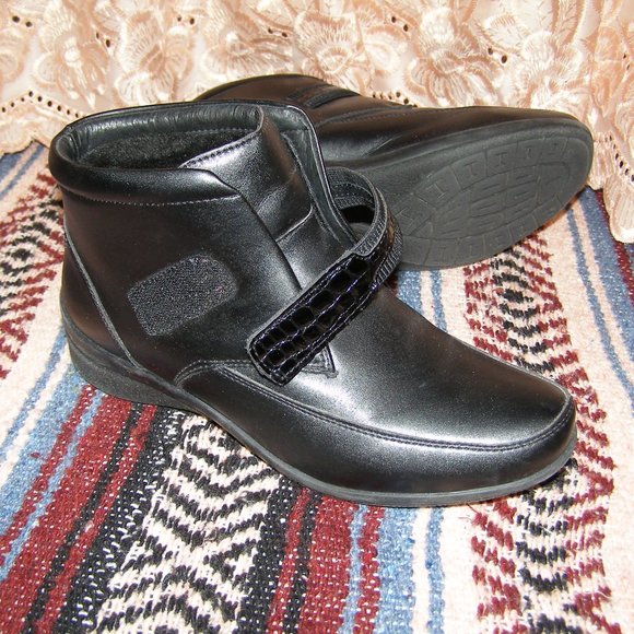 size 8 Ladies' Black Leather ankle boots Faux Fur Lined Low heel - Picture 10 of 10